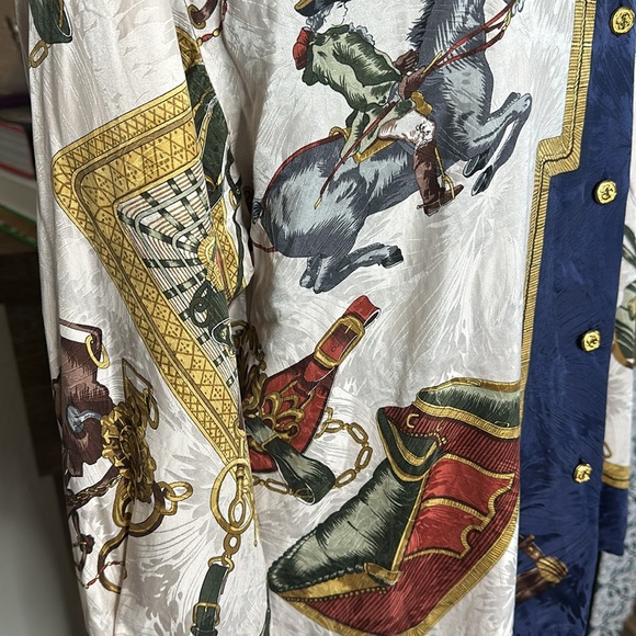 Unique Vintage Silk top - Picture 3 of 3